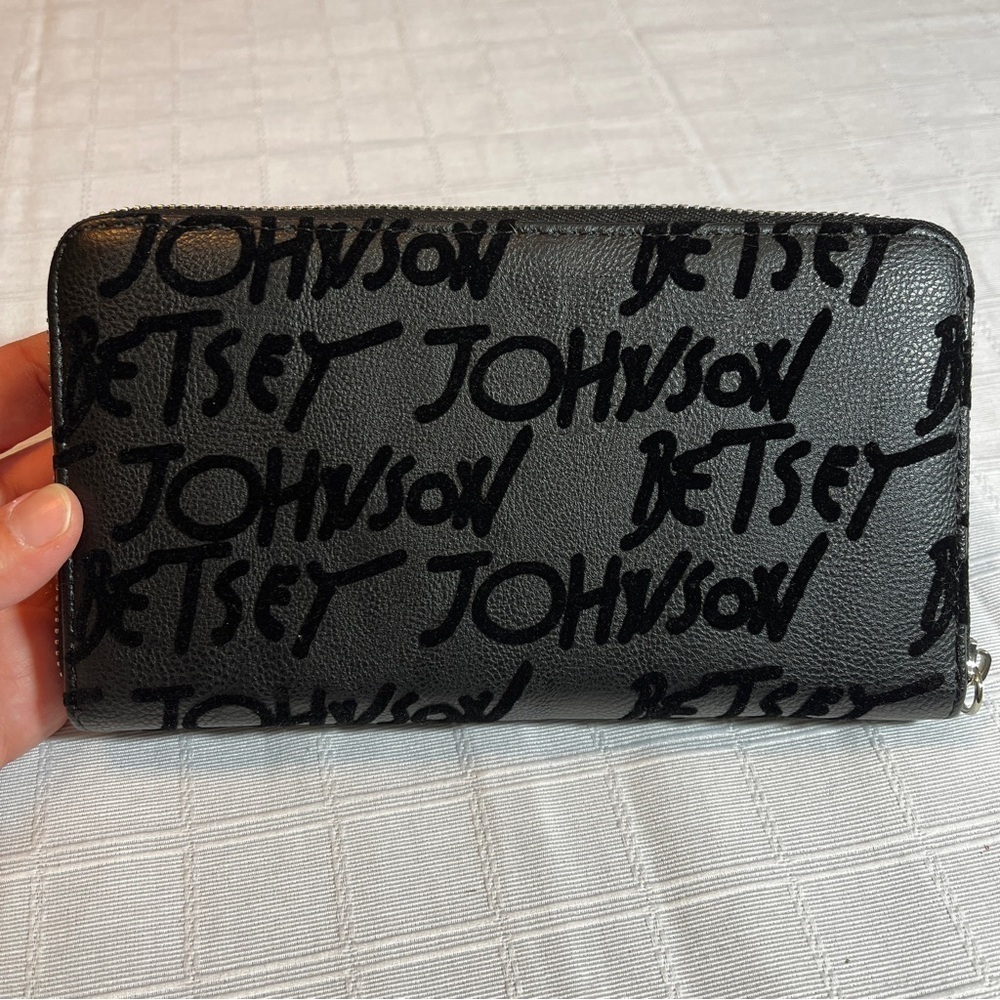 Betsey Johnson Embossed Black Velvet Script Wallet w/ Silver Hearts Whimsigoth - Picture 2 of 14